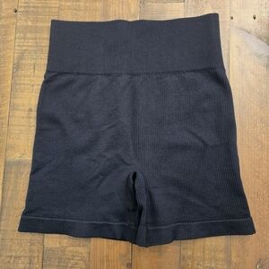 High Rise Biker Shorts- Ribbed-Black Size Med